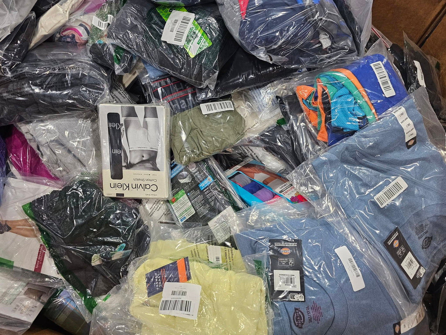 Branded apparel mystery box blind box 20 units ecommerce-ready clothing reseller
